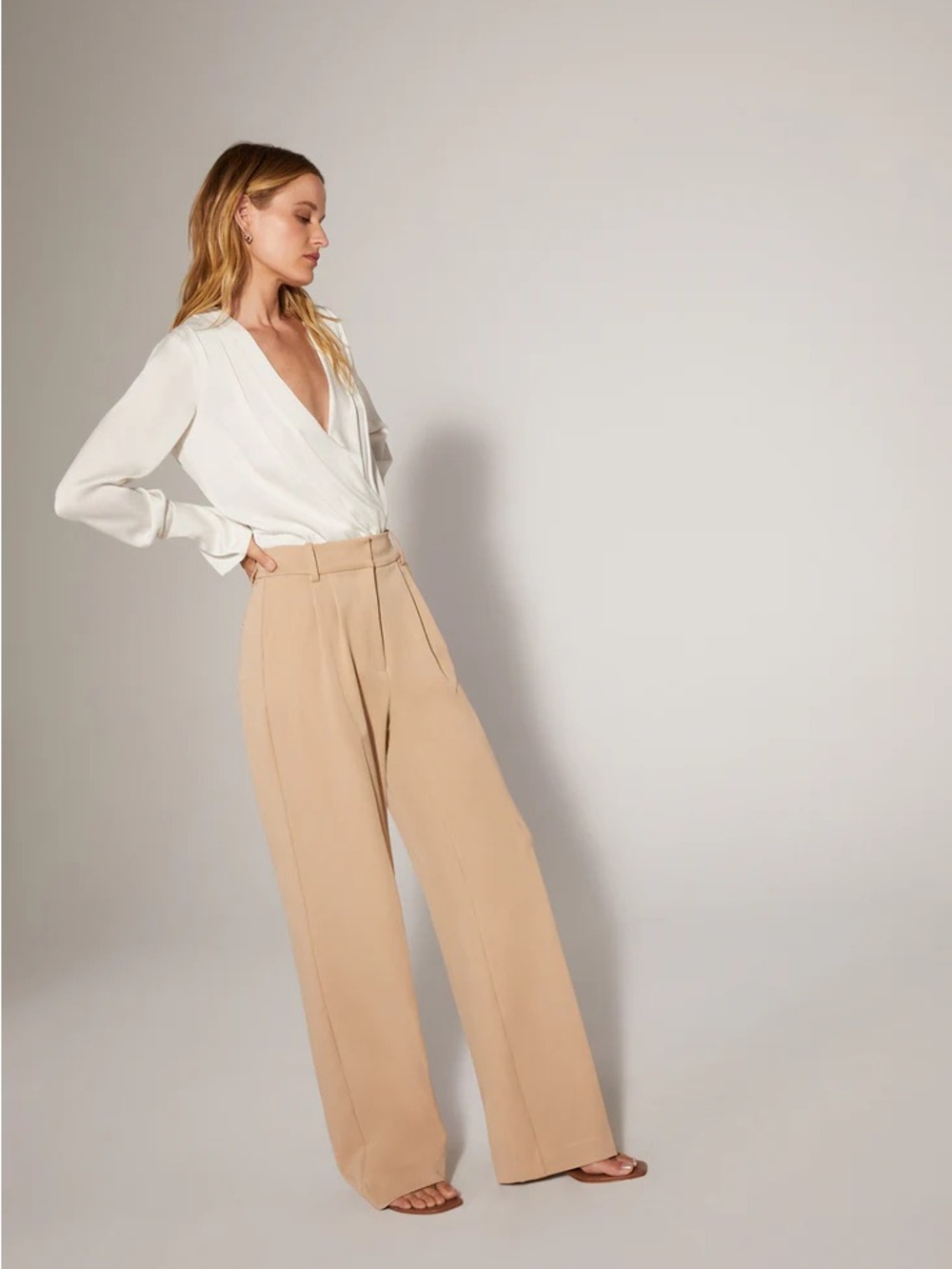 NWOT Favorite Daughter Favorite Pant Beige - Sz 6